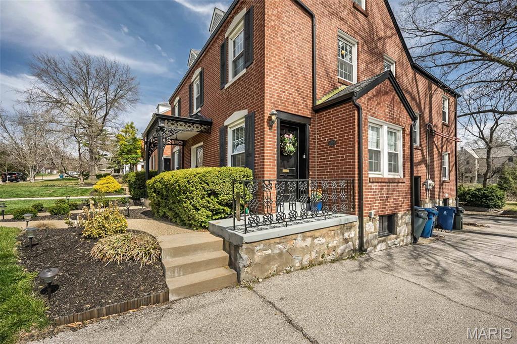 1034 E Linden Avenue