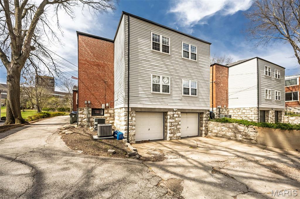 1034 E Linden Avenue