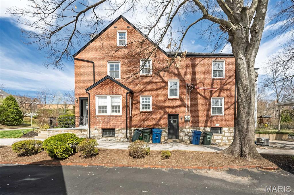 1034 E Linden Avenue