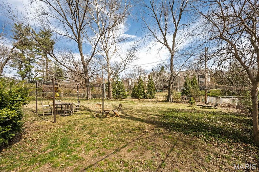 1034 E Linden Avenue