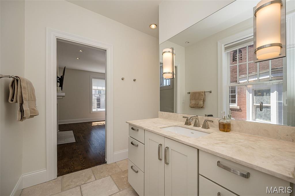 55 Maryland Plaza Unit: 2E