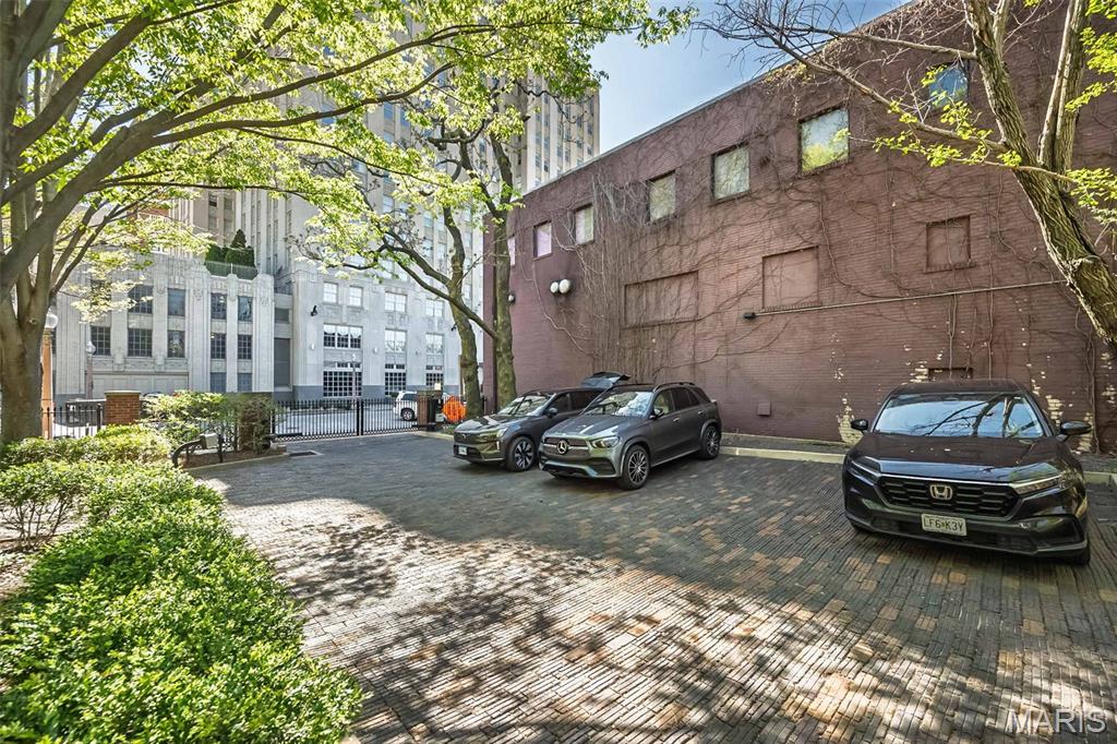 55 Maryland Plaza Unit: 2E