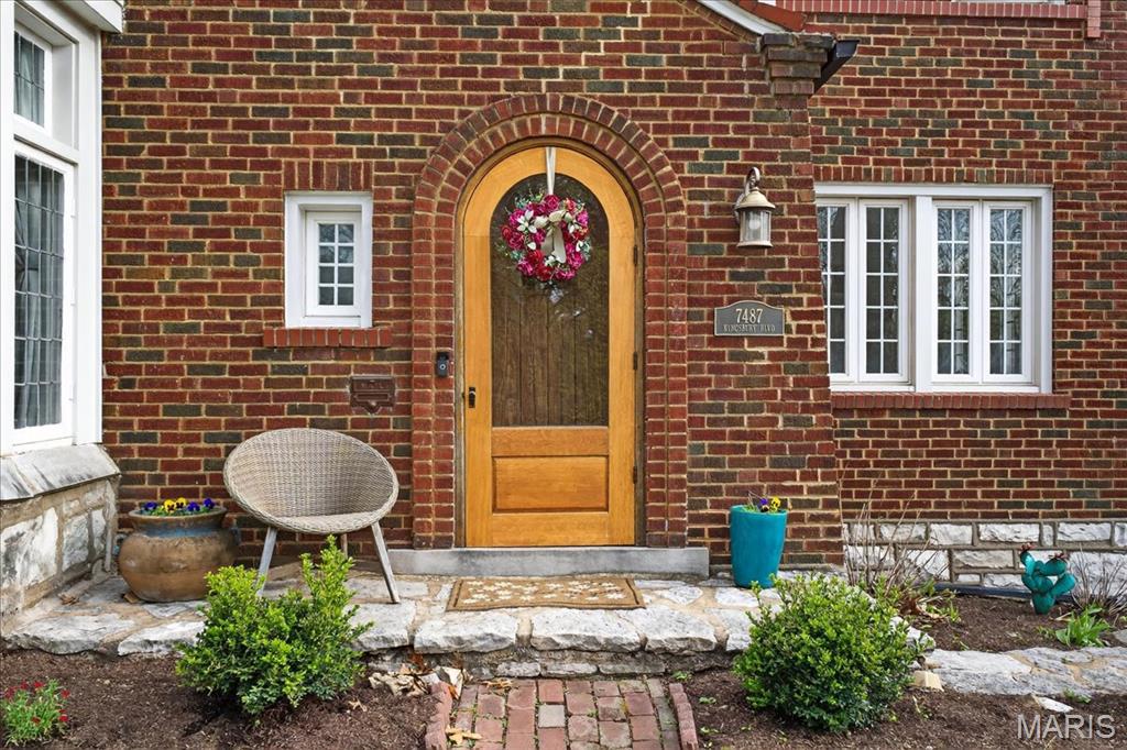 7487 Kingsbury Boulevard