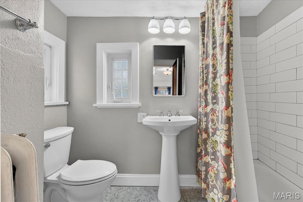 7487 Kingsbury Boulevard