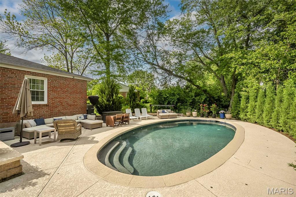 7 Kingston Manor Drive