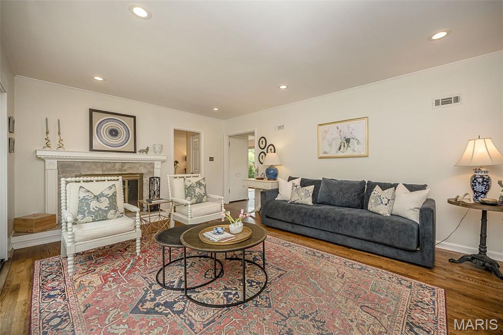 7 Kingston Manor Drive