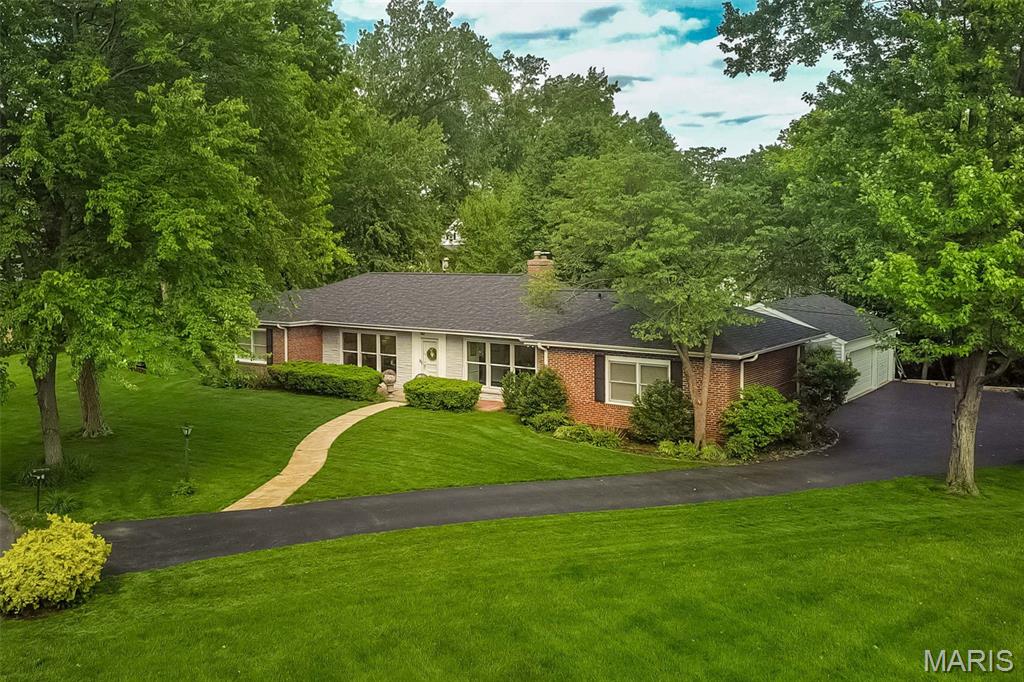7 Kingston Manor Drive