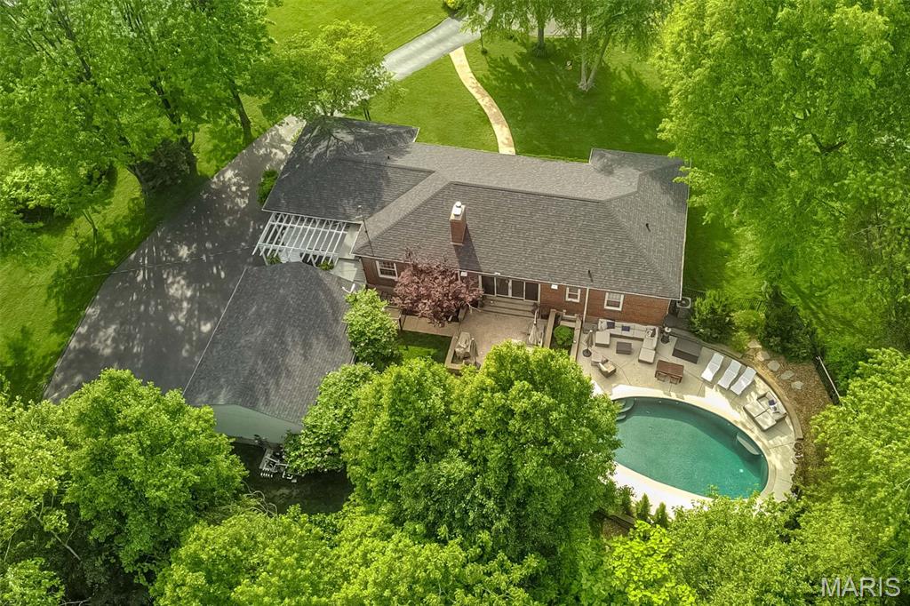 7 Kingston Manor Drive