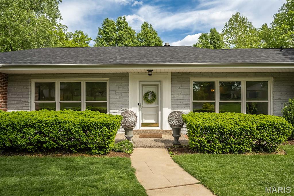 7 Kingston Manor Drive