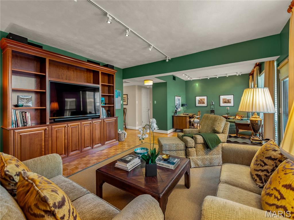 200 S Brentwood Boulevard Unit: 13A