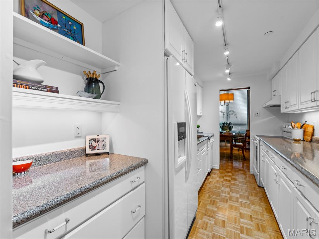 200 S Brentwood Boulevard Unit: 13A