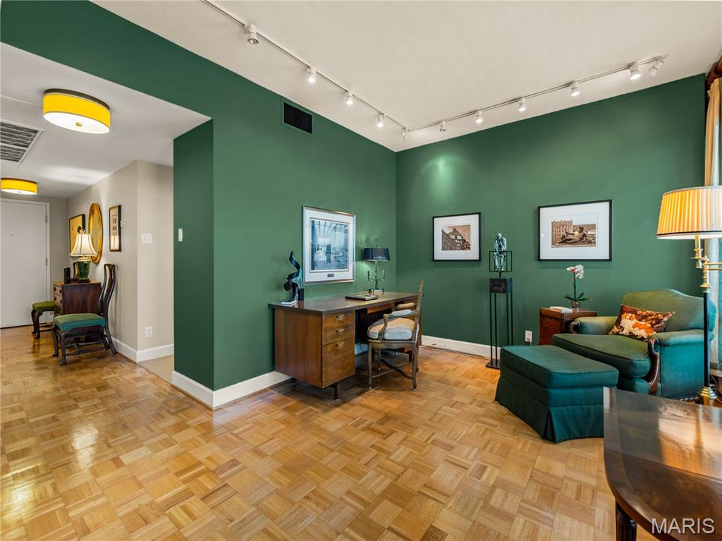 200 S Brentwood Boulevard Unit: 13A