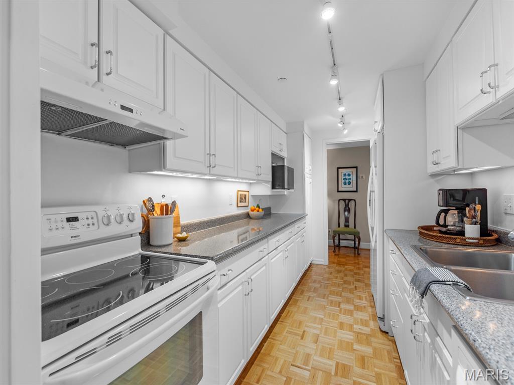 200 S Brentwood Boulevard Unit: 13A