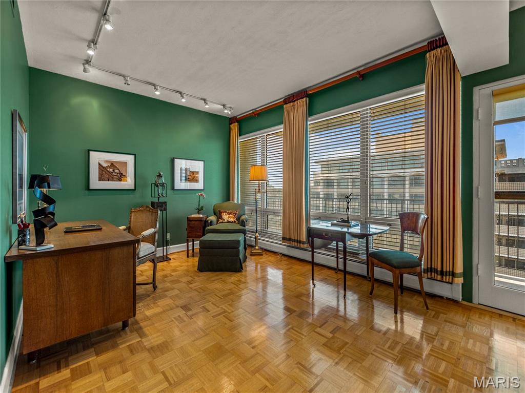 200 S Brentwood Boulevard Unit: 13A