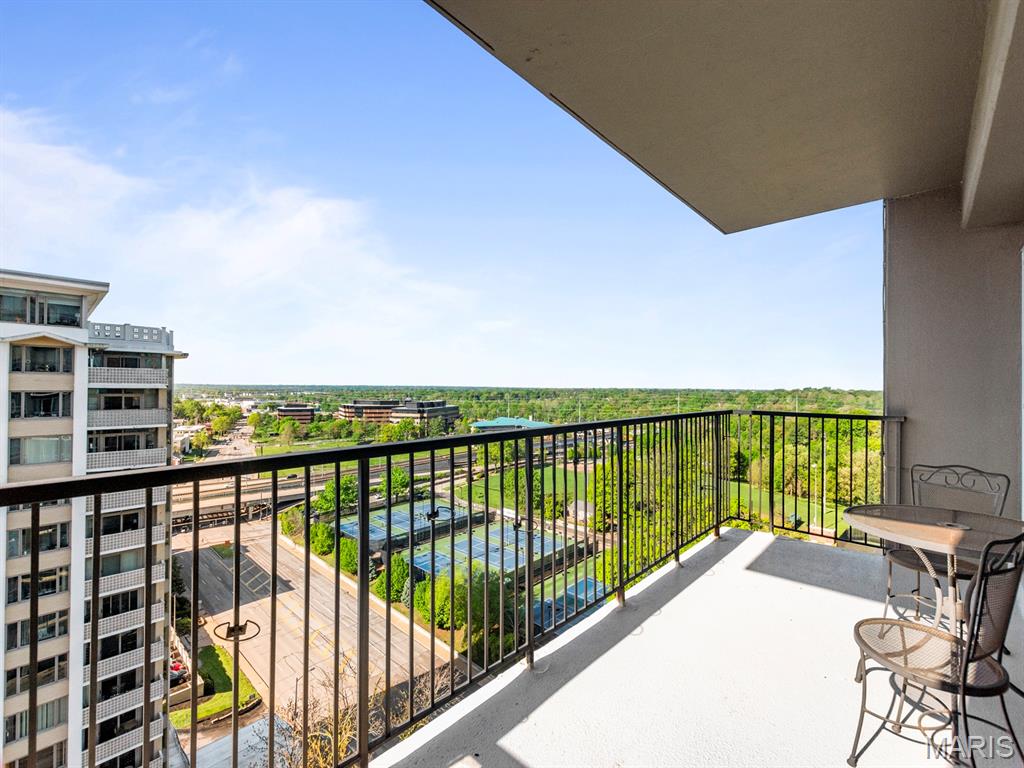 200 S Brentwood Boulevard Unit: 13A