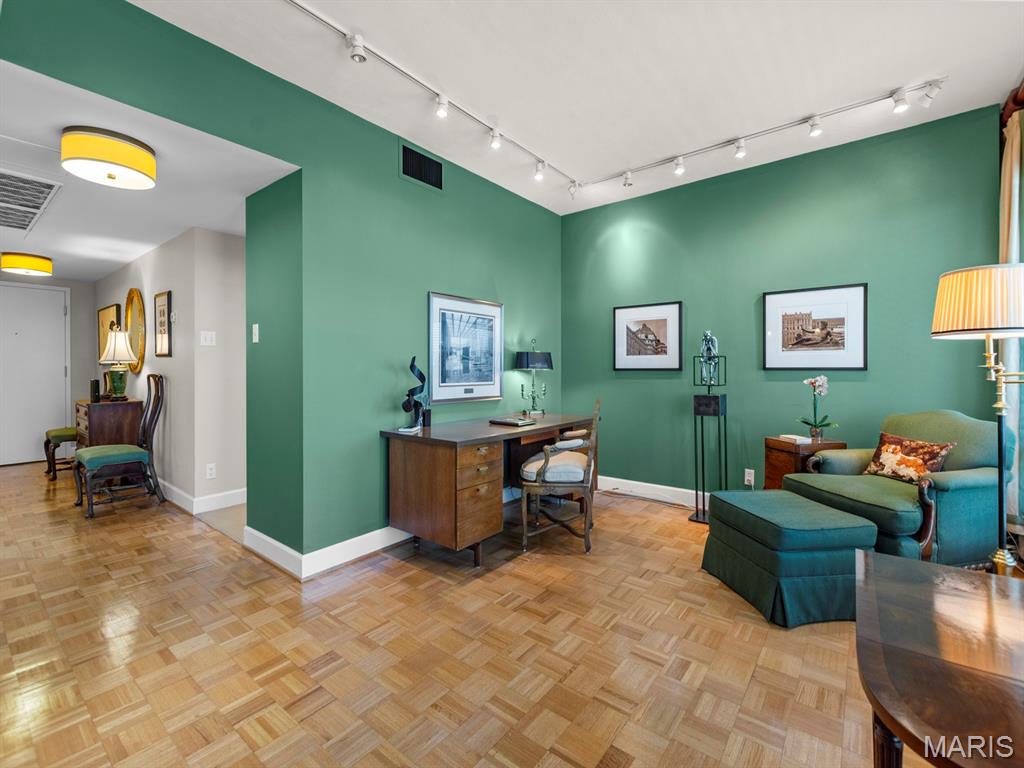 200 S Brentwood Boulevard Unit: 13A