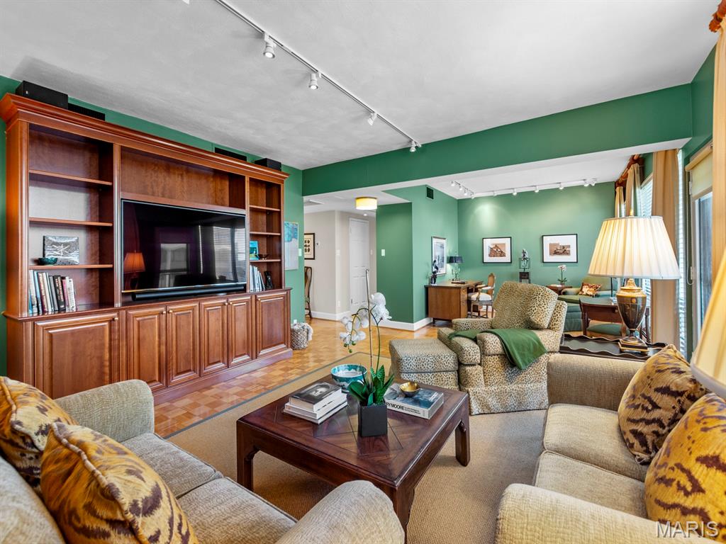 200 S Brentwood Boulevard Unit: 13A