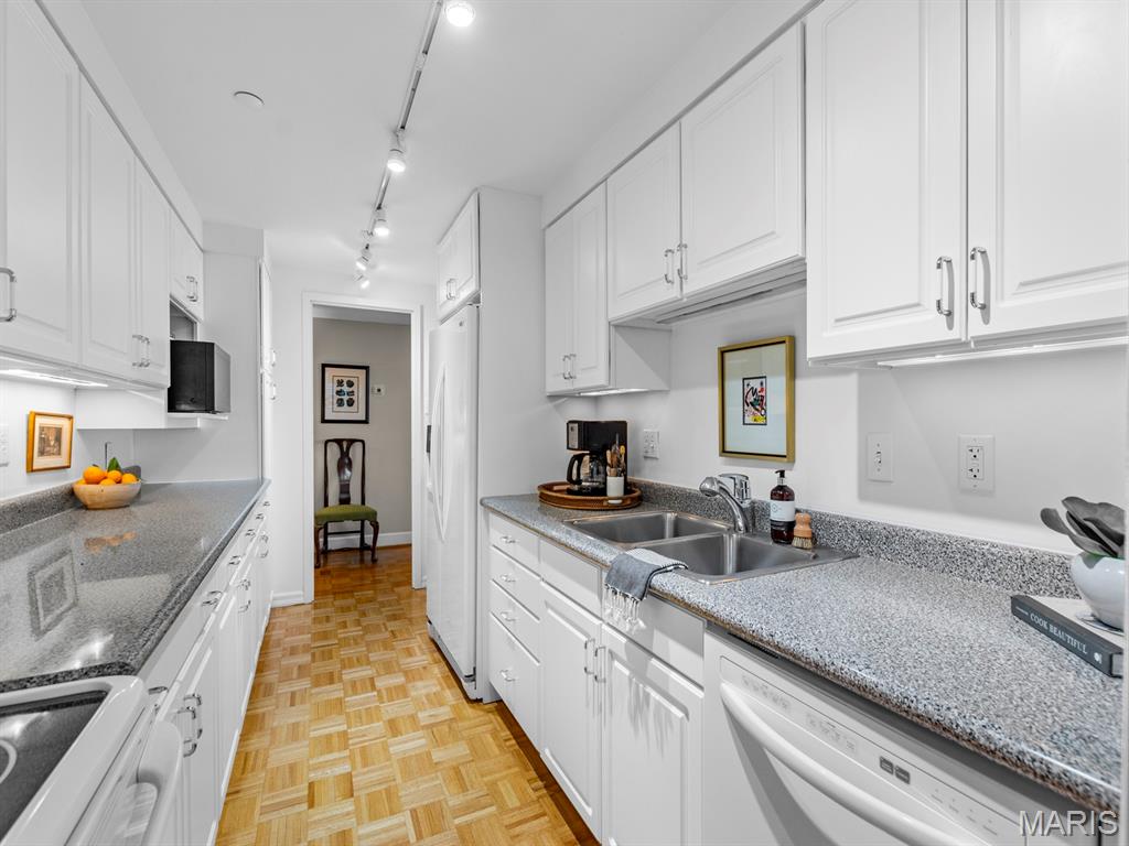 200 S Brentwood Boulevard Unit: 13A