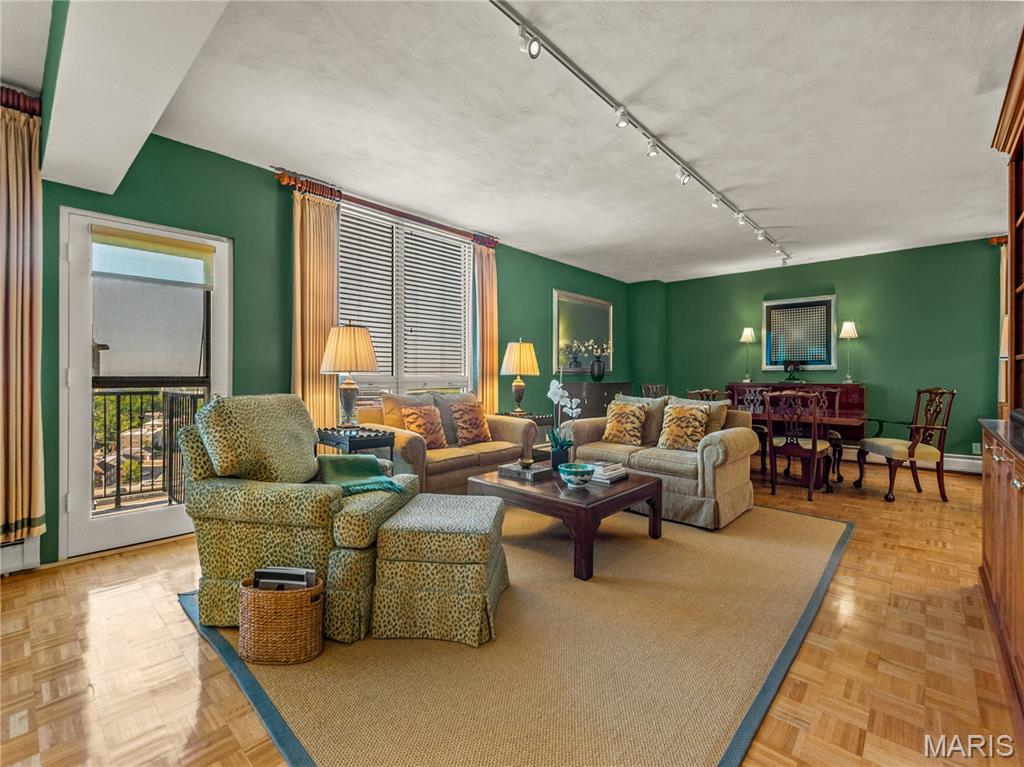 200 S Brentwood Boulevard Unit: 13A