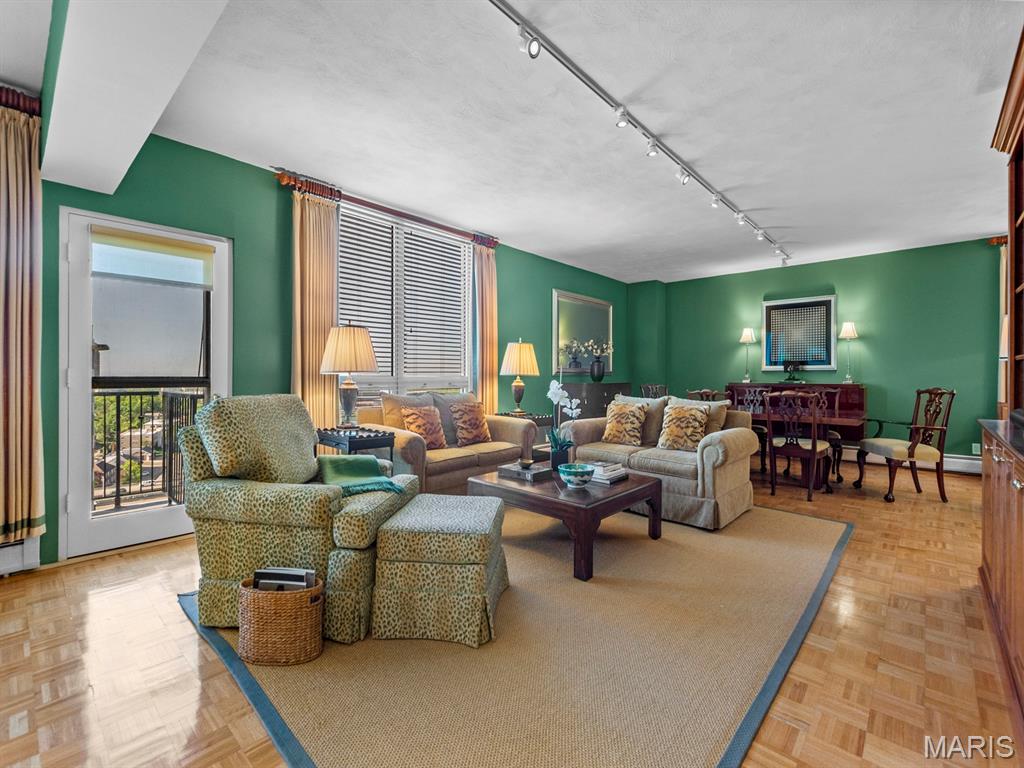 200 S Brentwood Boulevard Unit: 13A