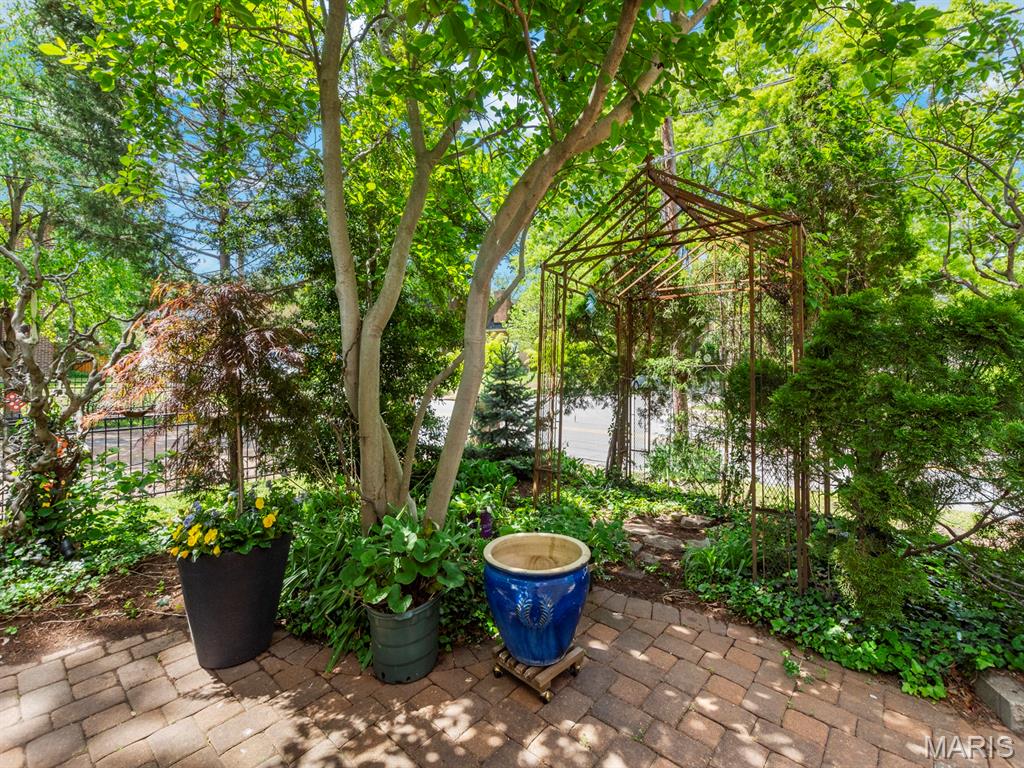 7398 Norwood Avenue Unit: 1W