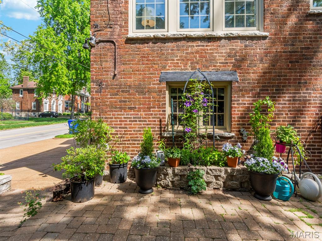 7398 Norwood Avenue Unit: 1W