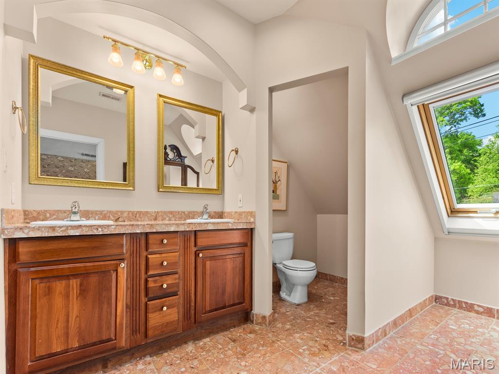 7398 Norwood Avenue Unit: 1W