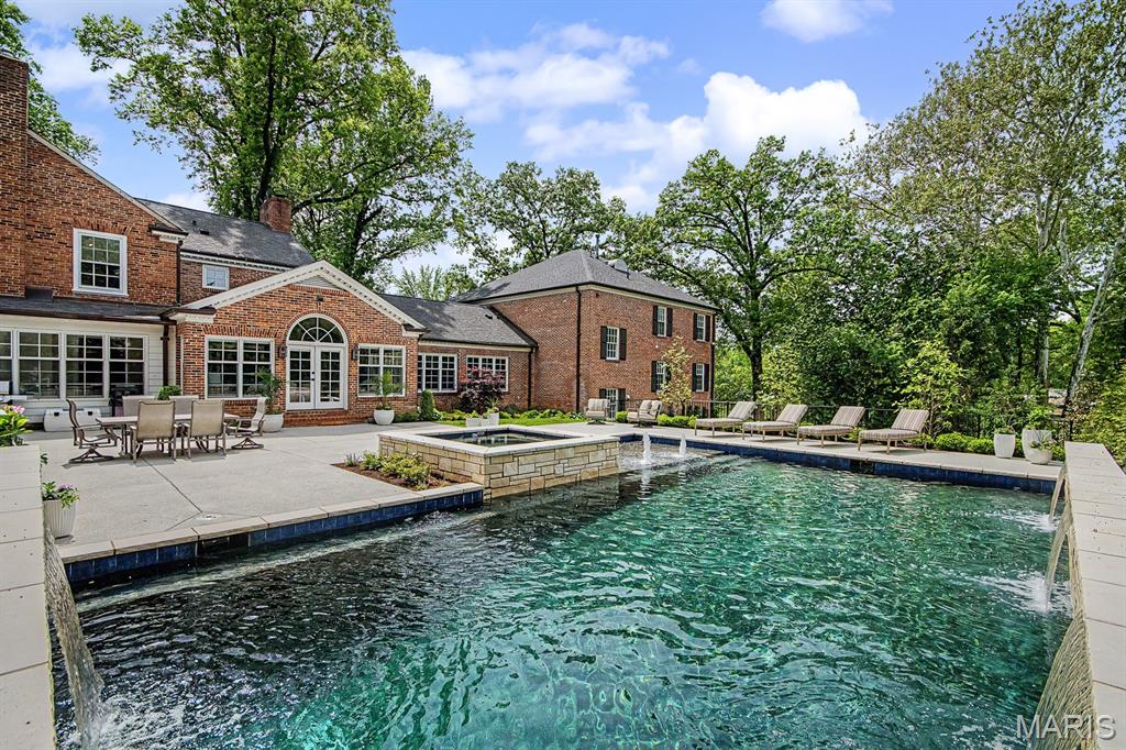 7 Greenbriar Drive