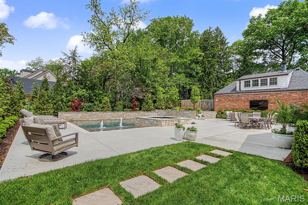 7 Greenbriar Drive