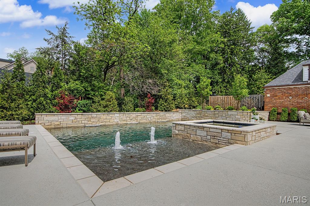 7 Greenbriar Drive
