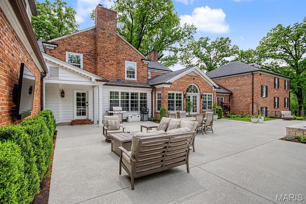 7 Greenbriar Drive