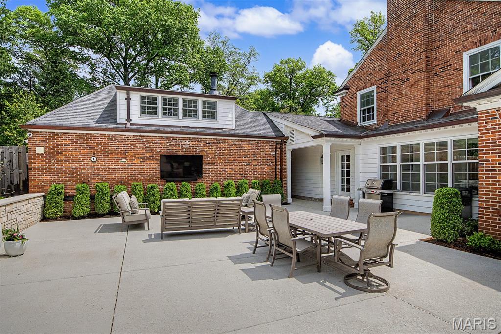 7 Greenbriar Drive