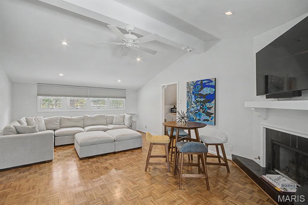 7 Greenbriar Drive