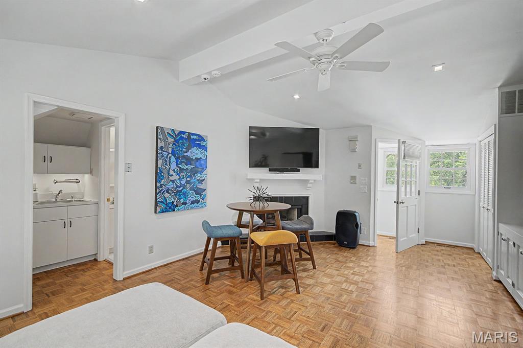 7 Greenbriar Drive