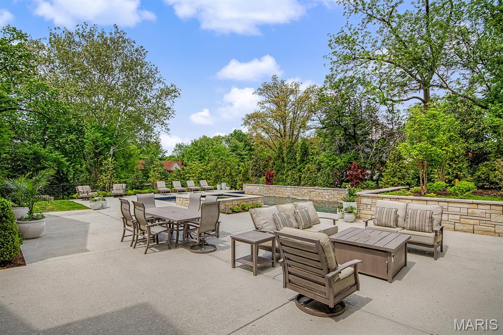 7 Greenbriar Drive