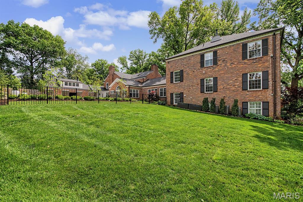 7 Greenbriar Drive