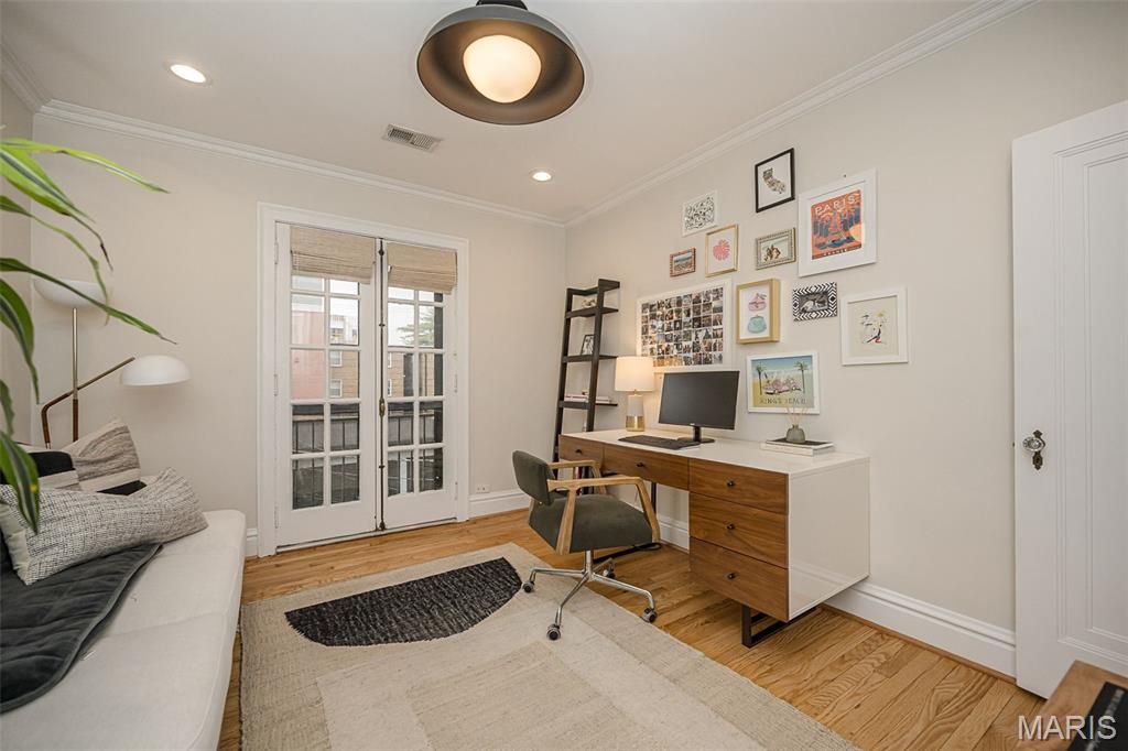 215 N Central Avenue Unit: 2S