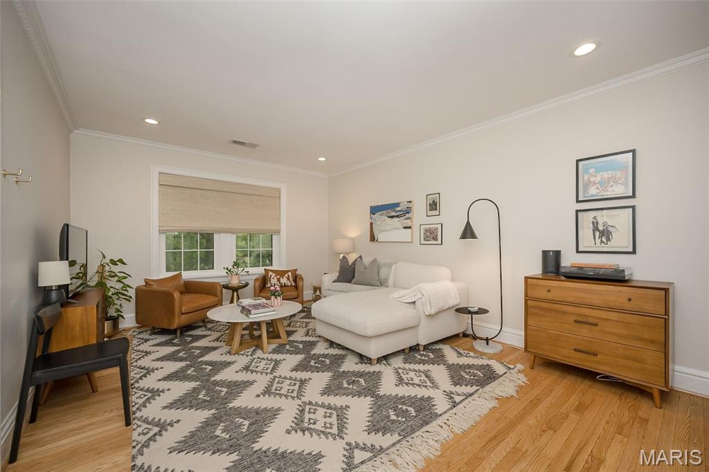 215 N Central Avenue Unit: 2S