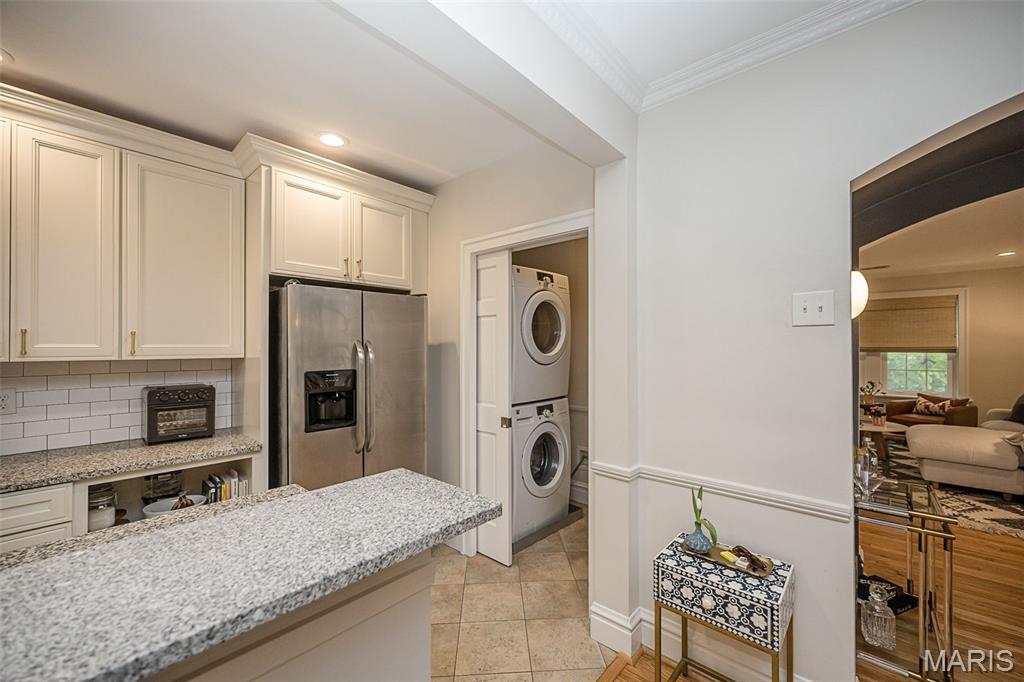 215 N Central Avenue Unit: 2S