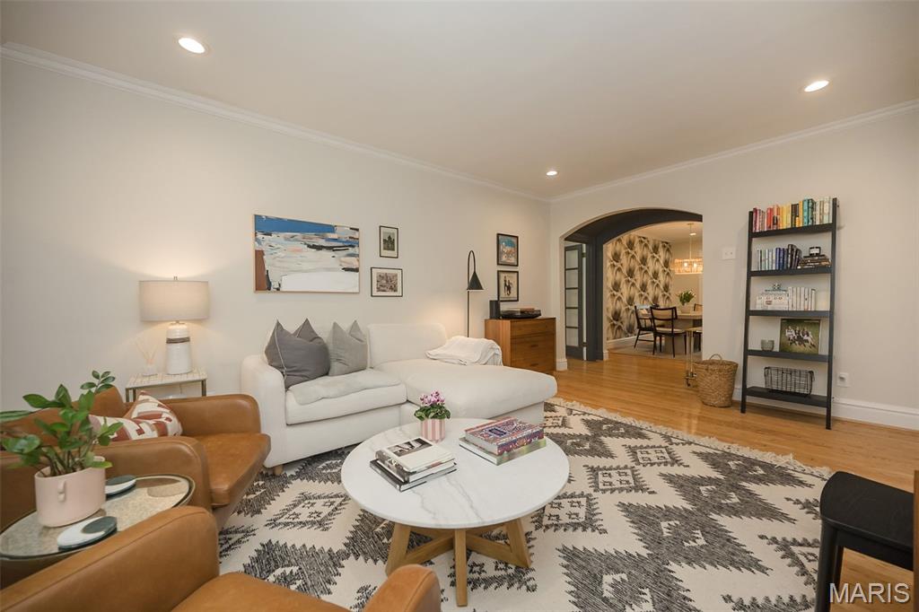 215 N Central Avenue Unit: 2S