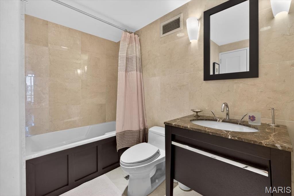 4501 Lindell Boulevard Unit: 10B