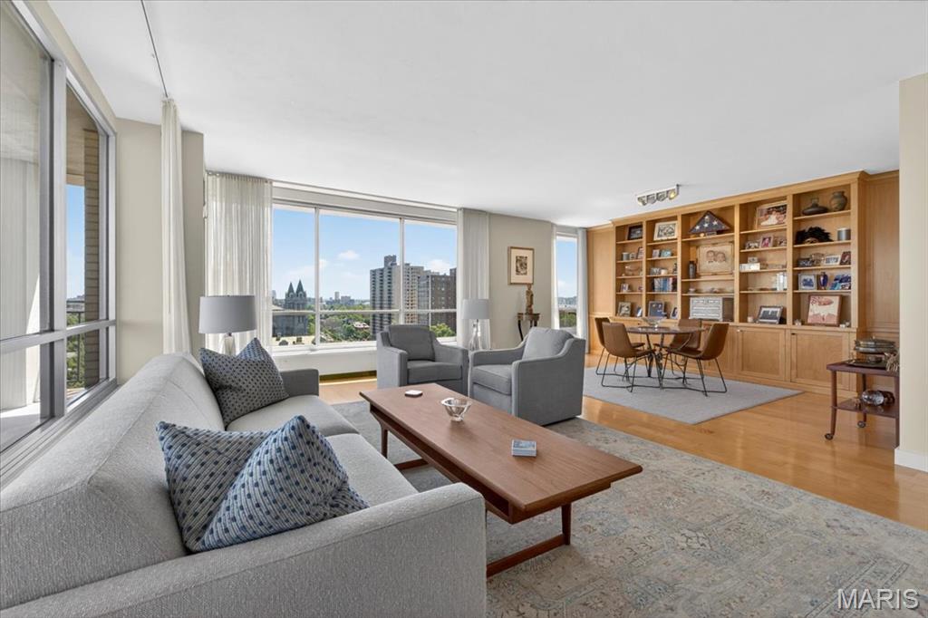 4501 Lindell Boulevard Unit: 10B