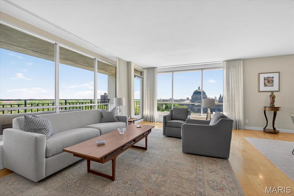 4501 Lindell Boulevard Unit: 10B