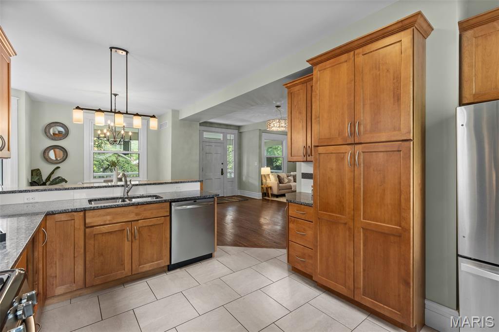 7065 Waterman Avenue