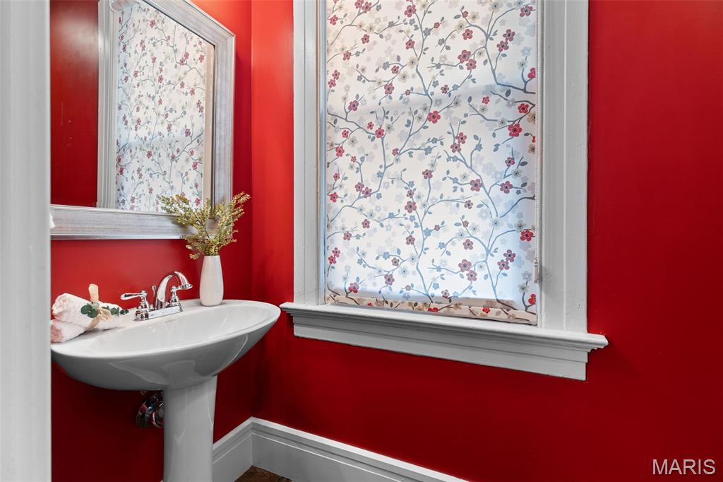 7065 Waterman Avenue