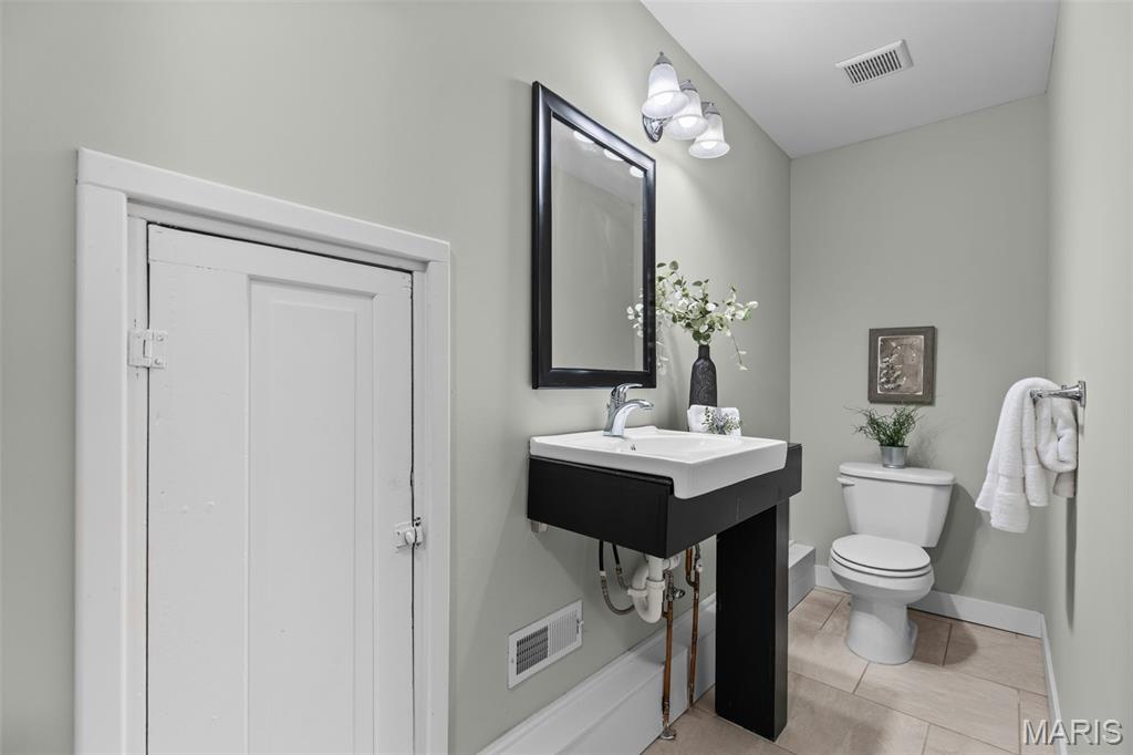 7065 Waterman Avenue