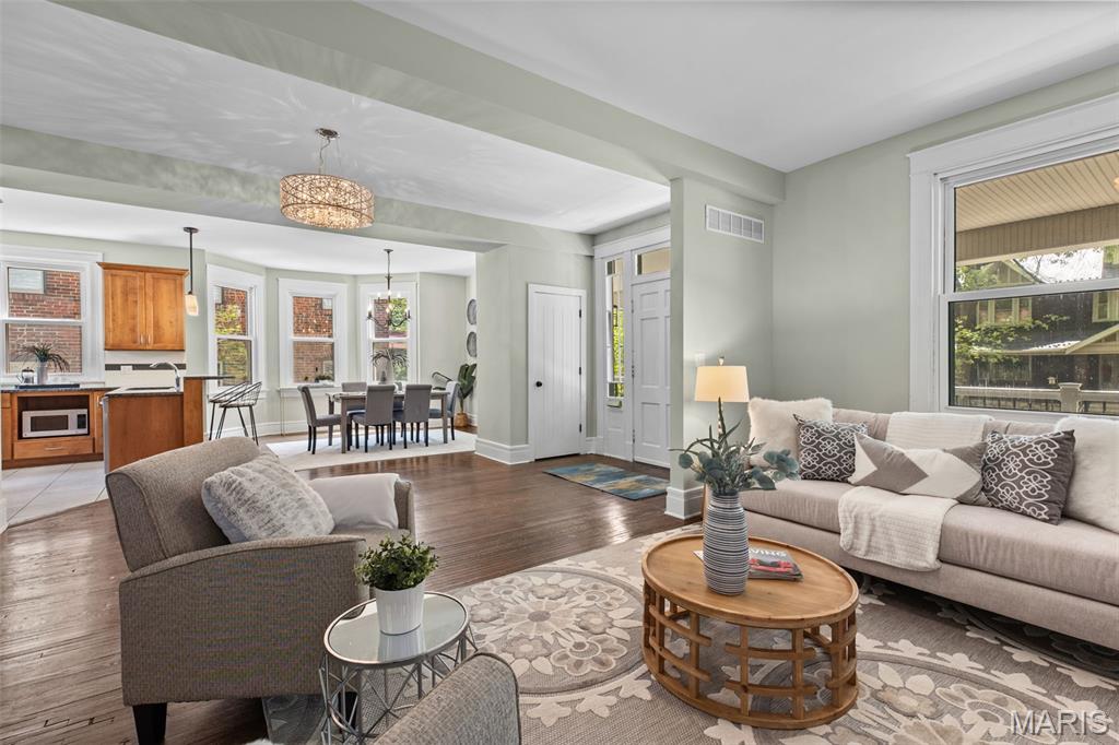 7065 Waterman Avenue