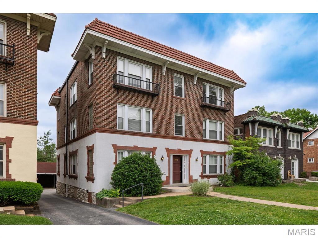 7012 Forsyth Boulevard Unit: 3W