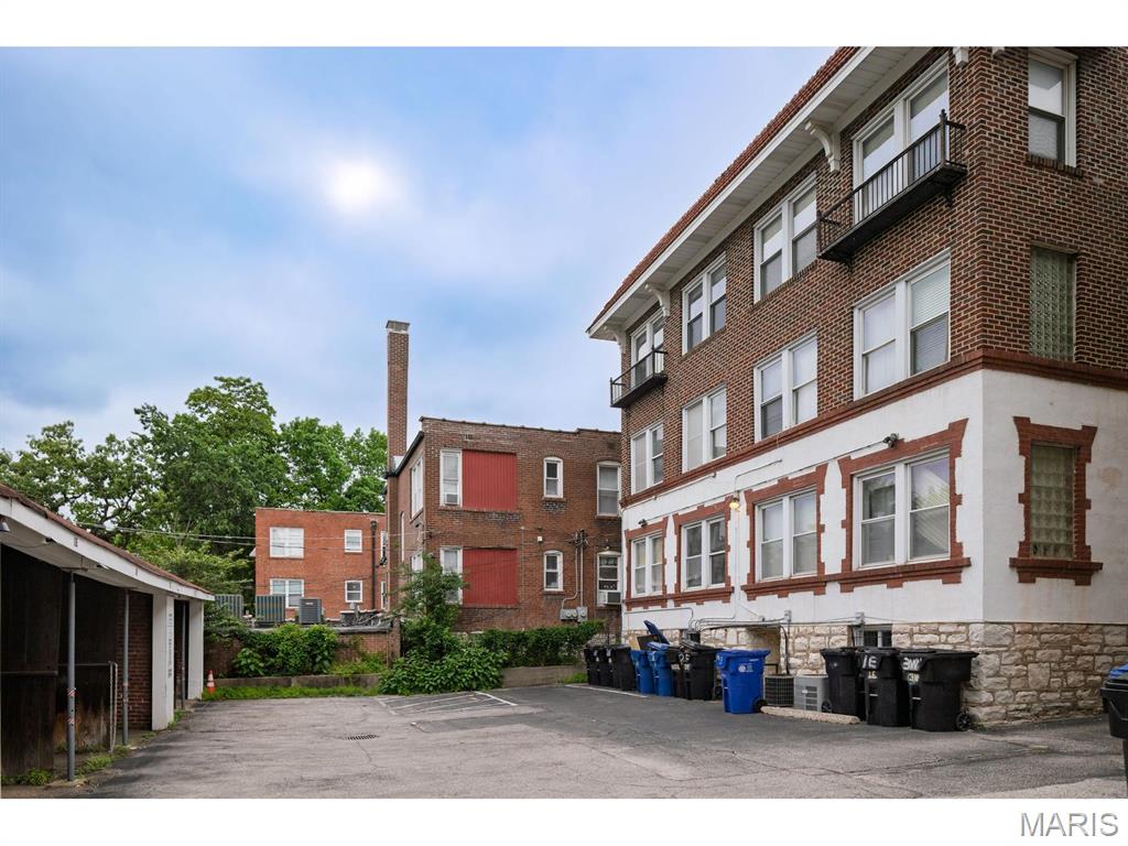 7012 Forsyth Boulevard Unit: 3W