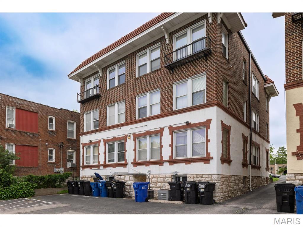 7012 Forsyth Boulevard Unit: 3W